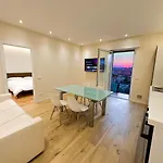 Attici Alba E Tramonto Ospedale E Vista Апартаменты *